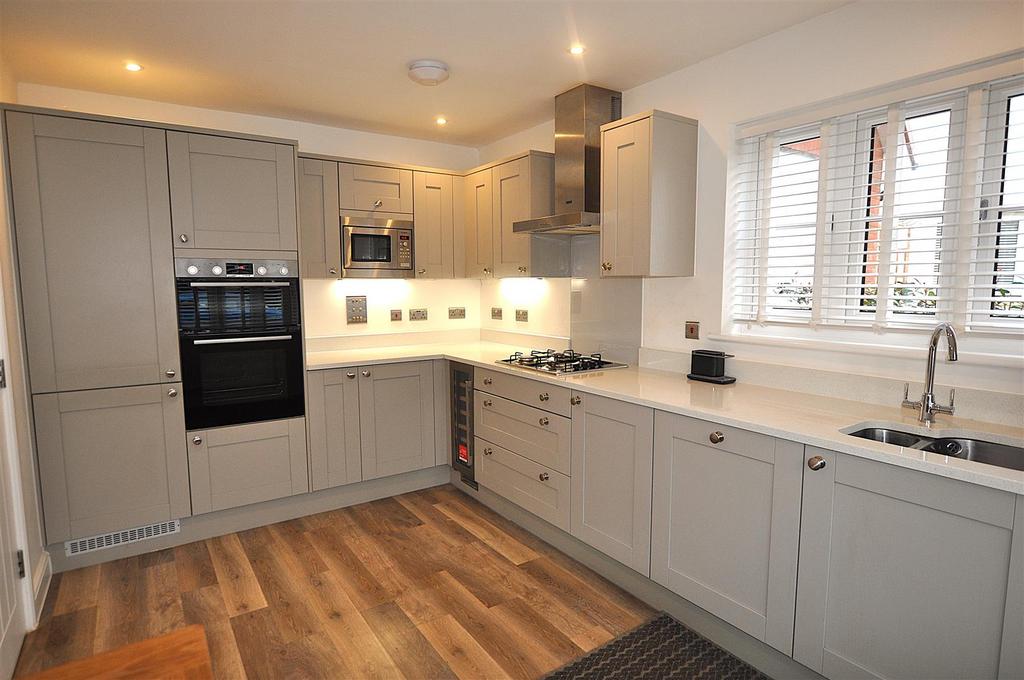 Kitchen 1.JPG