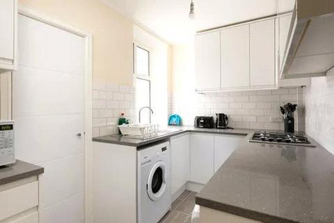 2 bedroom property to rent, Barrington Court, Colney Hatch Lane, London, N10