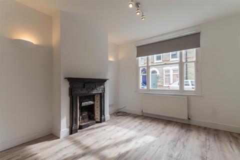 3 bedroom terraced house to rent, Suez Road, Cambridge