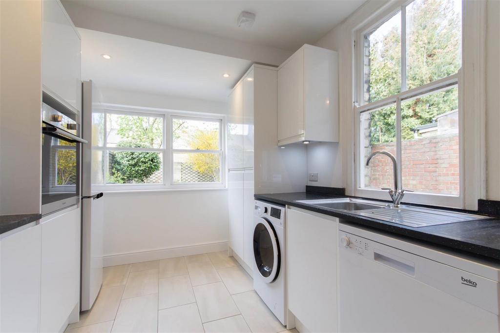 Kitchen 2.jpg
