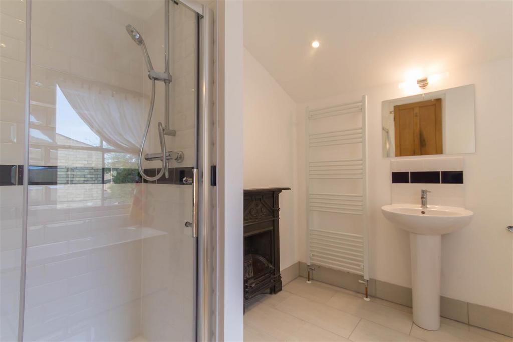 Bathroom 2.jpg