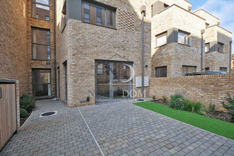 undefined, Selbourne Avenue, TW3