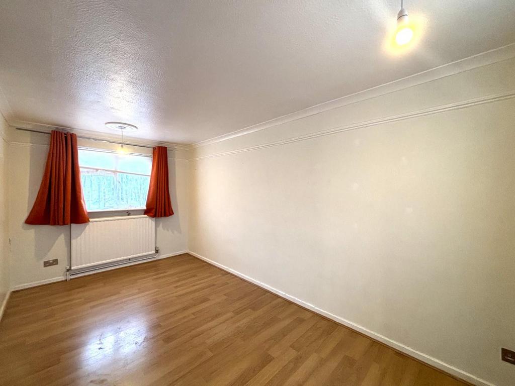 Bedroom 1 1.jpeg