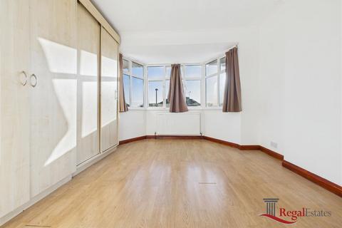 2 bedroom flat to rent, Everton Drive, Stanmore, HA7 1EA