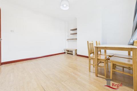 2 bedroom flat to rent, Everton Drive, Stanmore, HA7 1EA