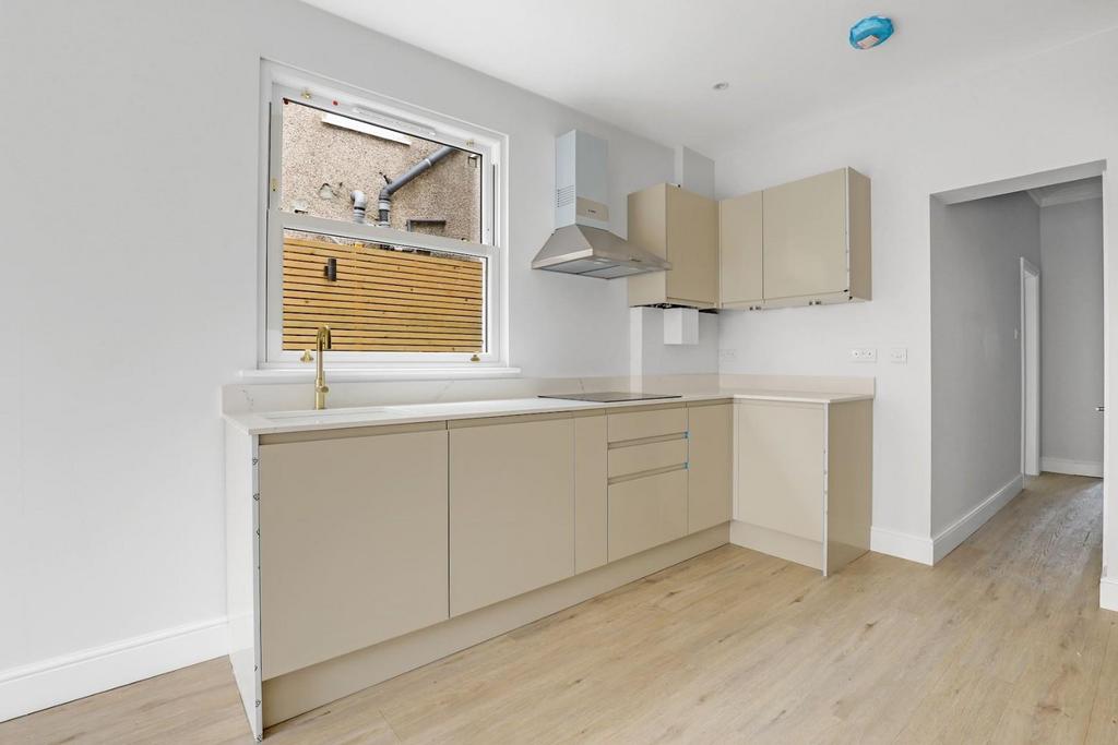 13-0d28 JHProp World - 53 Fairlawn Park - 13-medium.