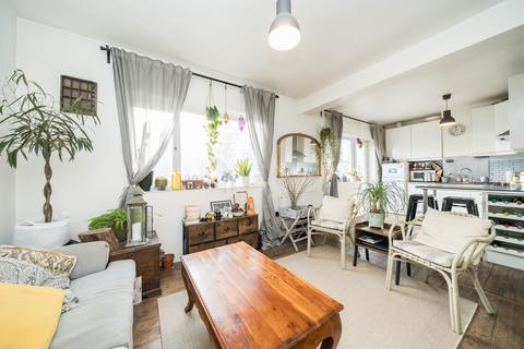 2 bedroom flat to rent, Finn House, Bevenden Street, London, N1