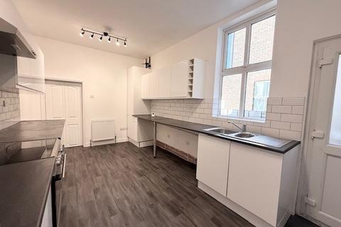 3 bedroom semi-detached house to rent, Campbell Road, Swinton, Manchester, M27