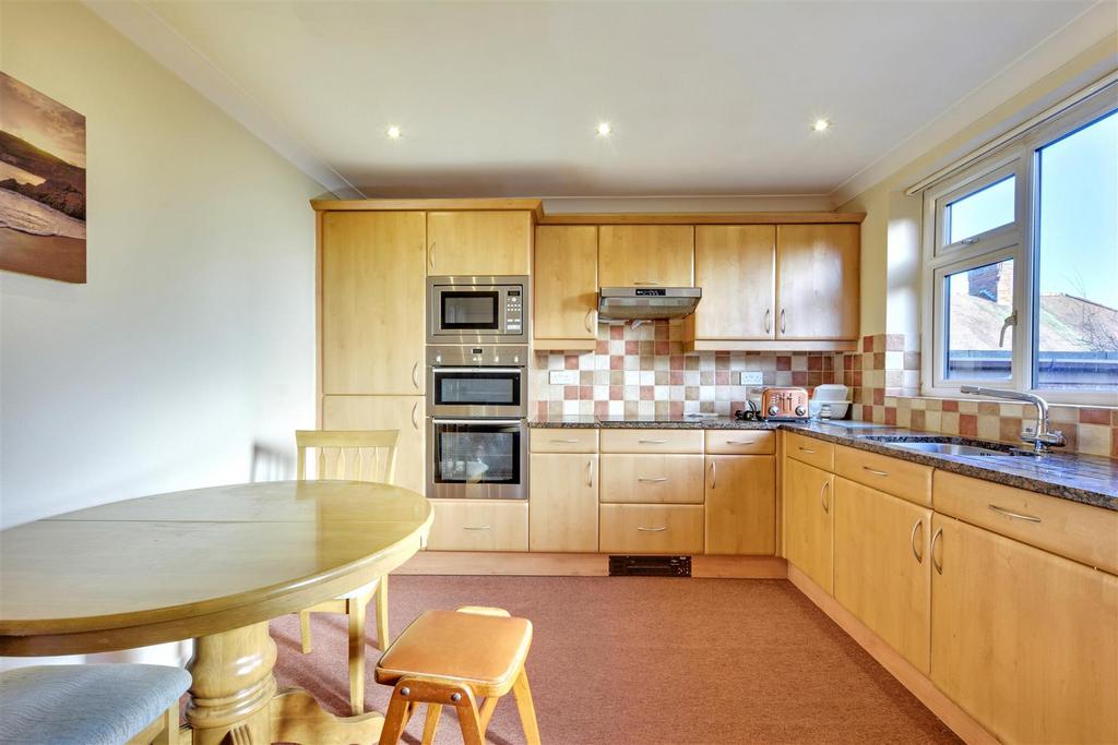 Kitchen 1.jpeg