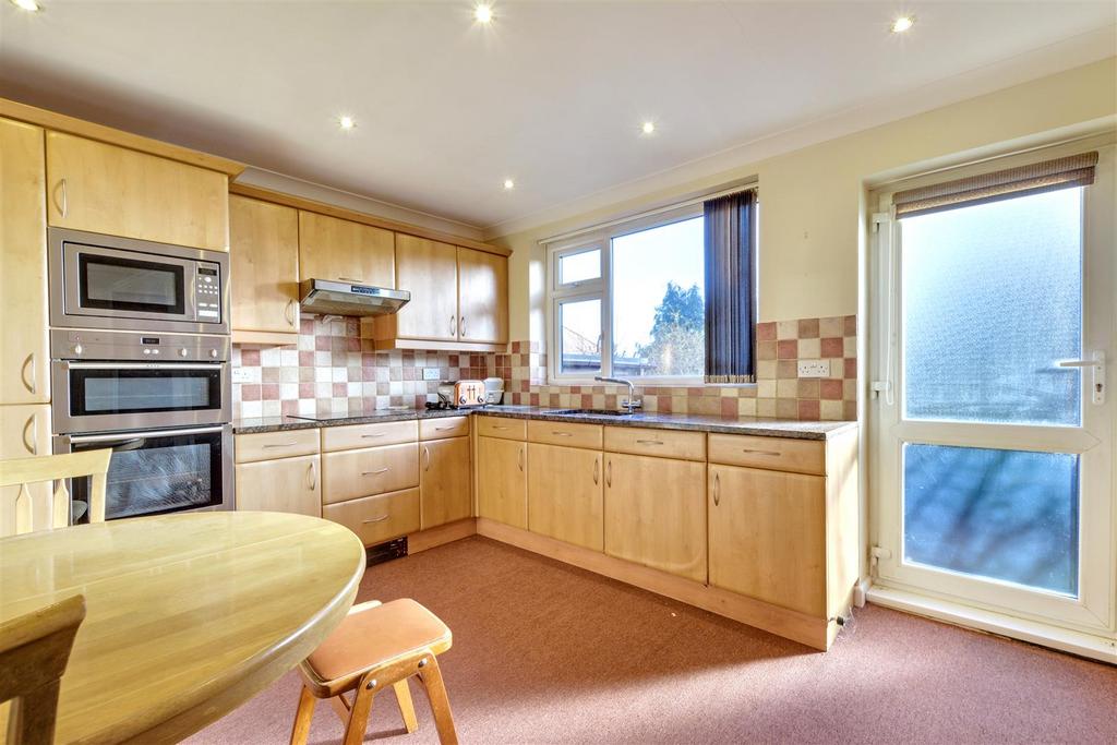 Kitchen 2.jpeg