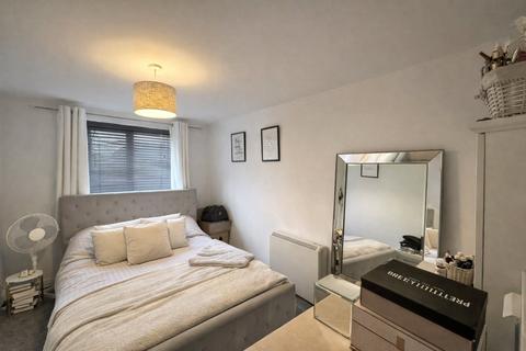 2 bedroom apartment for sale, Woodlands Close, Guildford, Surrey, GU1