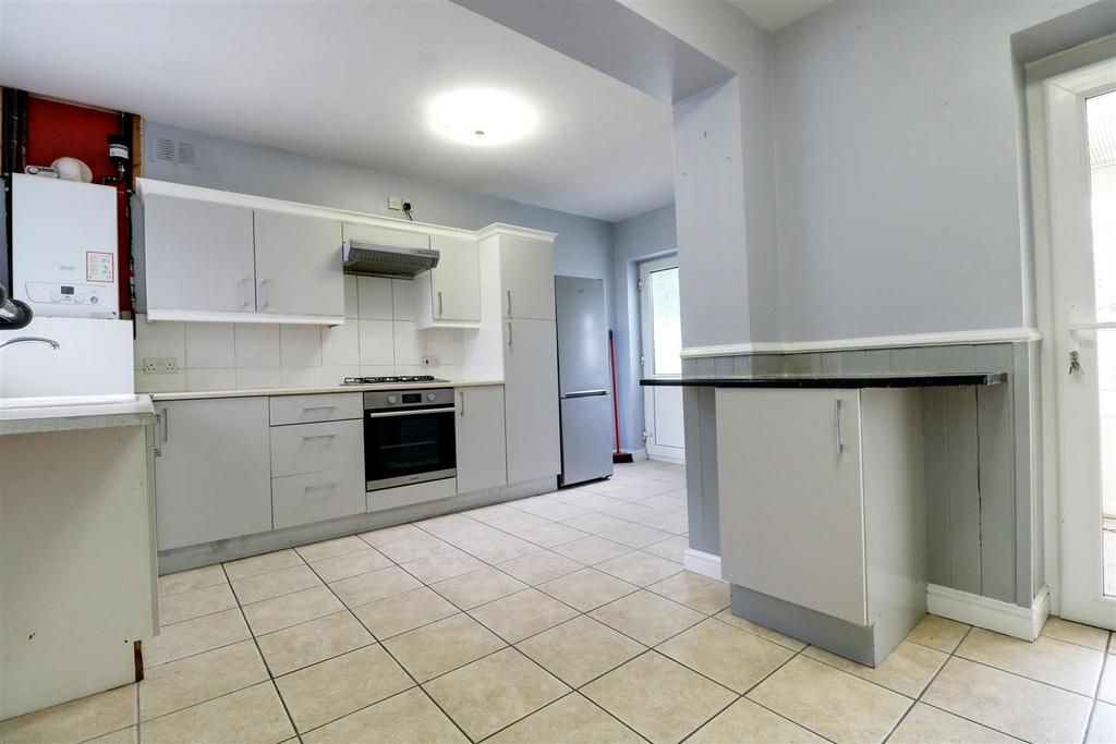 Kitchen 2.jpg