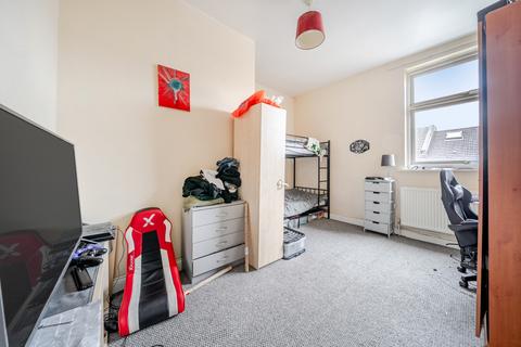 2 bedroom flat for sale, Twyford Avenue, Hampshire PO2