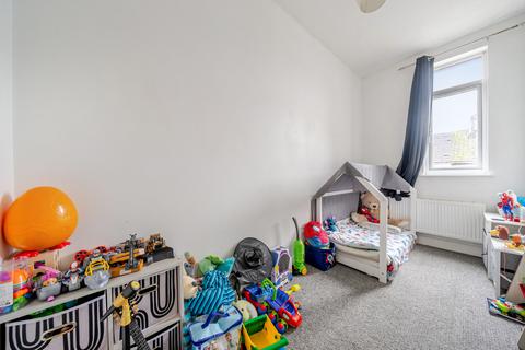 2 bedroom flat for sale, Twyford Avenue, Hampshire PO2
