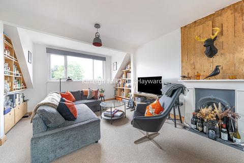 2 bedroom flat to rent, Longley Road, London, SW17