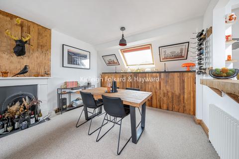2 bedroom flat to rent, Longley Road, London, SW17