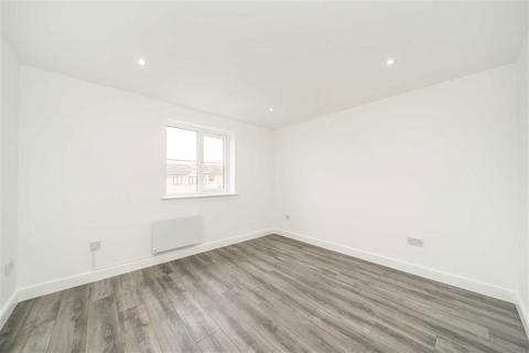 2 bedroom flat to rent, Kingweston Close, London NW2