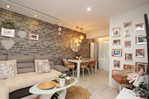 2 bedroom semi-detached house for sale, Alice Gardens, Kettering, NN16