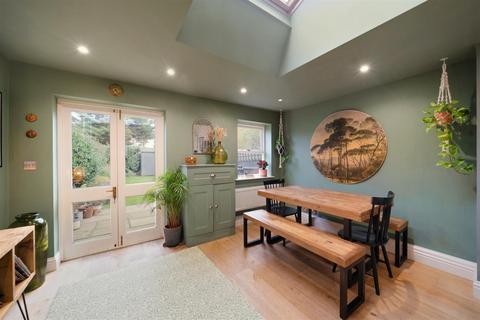 3 bedroom terraced house for sale, Dupont Road, Raynes Park SW20