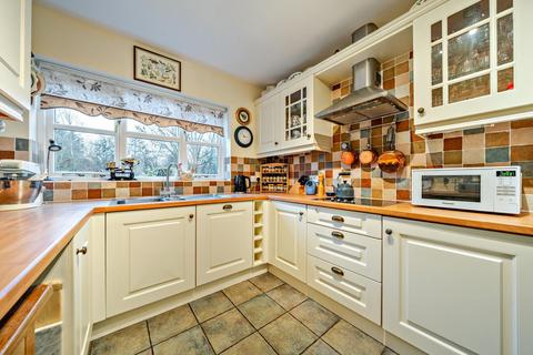 4 bedroom detached house for sale, College Close, Tetchill.