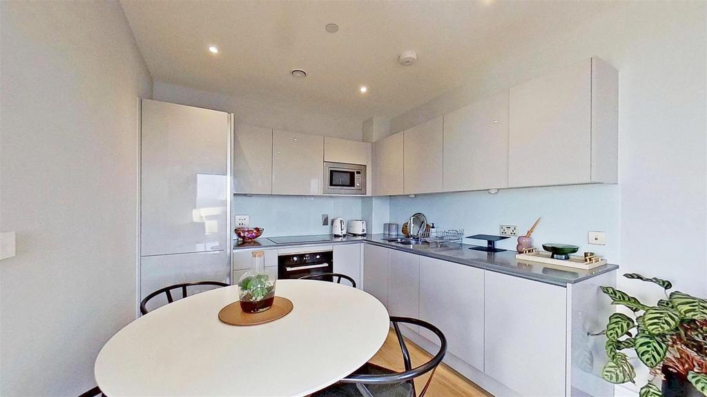 Bushane-Court-Summerstown-SW17-12212025 203940.jpg