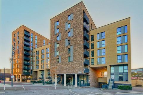 Property to rent, Greyhound Parade, London
