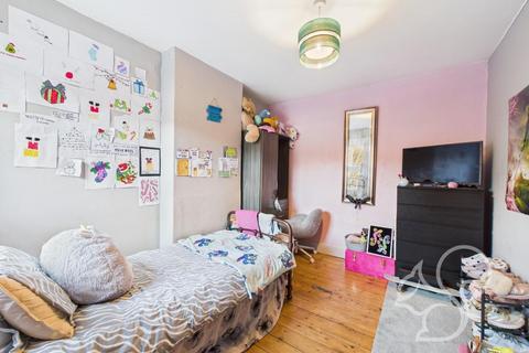 3 bedroom semi-detached house for sale, Scarletts Road, Colchester