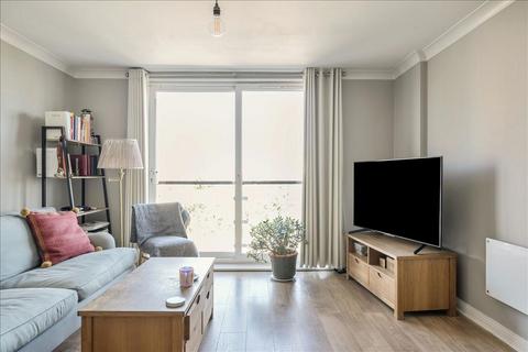 1 bedroom flat to rent, Bergenia House, Feltham, Middlesex, TW13