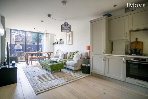 2 bedroom flat for sale, 33 Cintra Park, London SE19