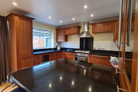 undefined, Central Avenue, Hounslow, TW3
