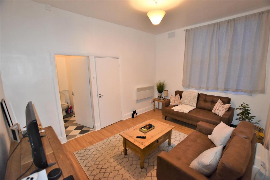 Living Room 1.jpg