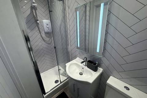 Studio to rent, Knighton Fields Road East, Leicester LE2