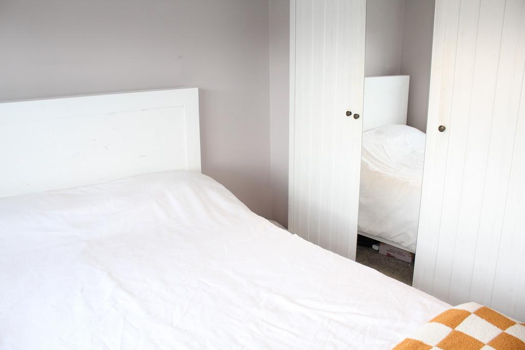 Bedroom 1 Picture 2
