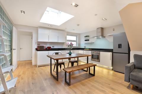 2 bedroom apartment for sale, Woolstone Road, London