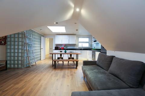 2 bedroom apartment for sale, Woolstone Road, London