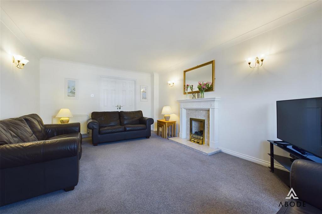 CAM03473 G0-PR0261-STILL038.jpg