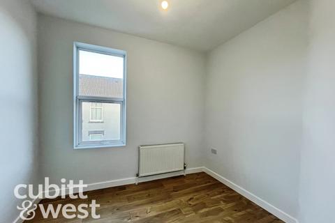 2 bedroom apartment to rent, Station Road Portsmouth PO3