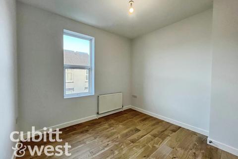 2 bedroom apartment to rent, Station Road Portsmouth PO3