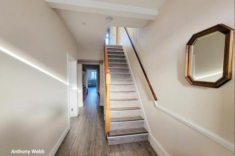 5 bedroom terraced house for sale, Hedge Lane, Palmers Green, N13