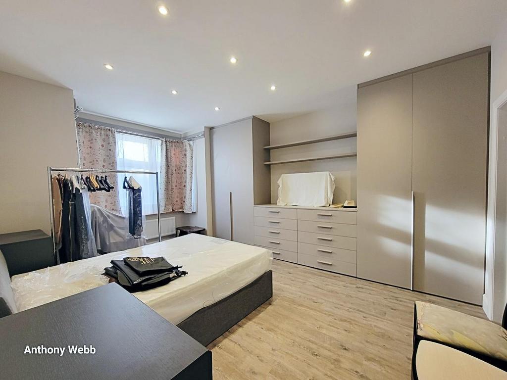 Ground bedroom