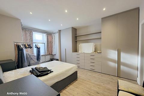 5 bedroom terraced house for sale, Hedge Lane, Palmers Green, N13