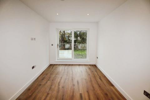 2 bedroom apartment to rent, Bickley Park Road, Bickley, Bromley
