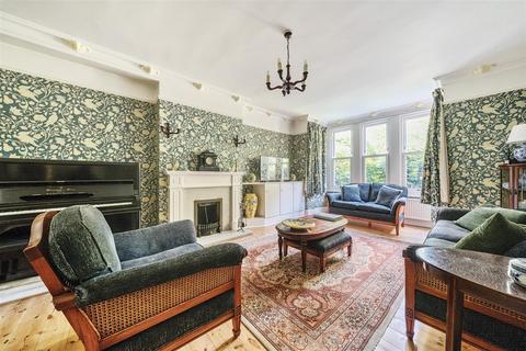 5 bedroom detached house to rent, Park Avenue, Bedford
