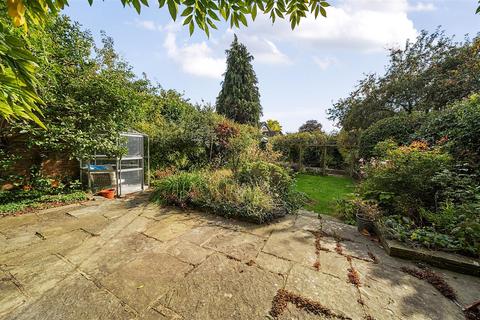 5 bedroom detached house to rent, Park Avenue, Bedford