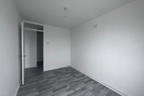 2 bedroom flat to rent, Menlo Gardens, London SE19