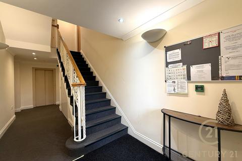 2 bedroom flat to rent, Avenue Elmers, SURBITON KT6