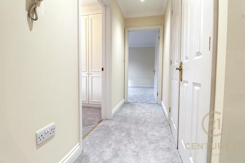 2 bedroom flat to rent, Avenue Elmers, SURBITON KT6