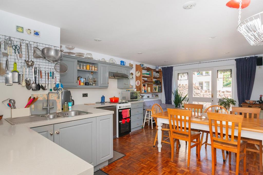 3 J9 WRCN - Kitchen Diner D.jpg