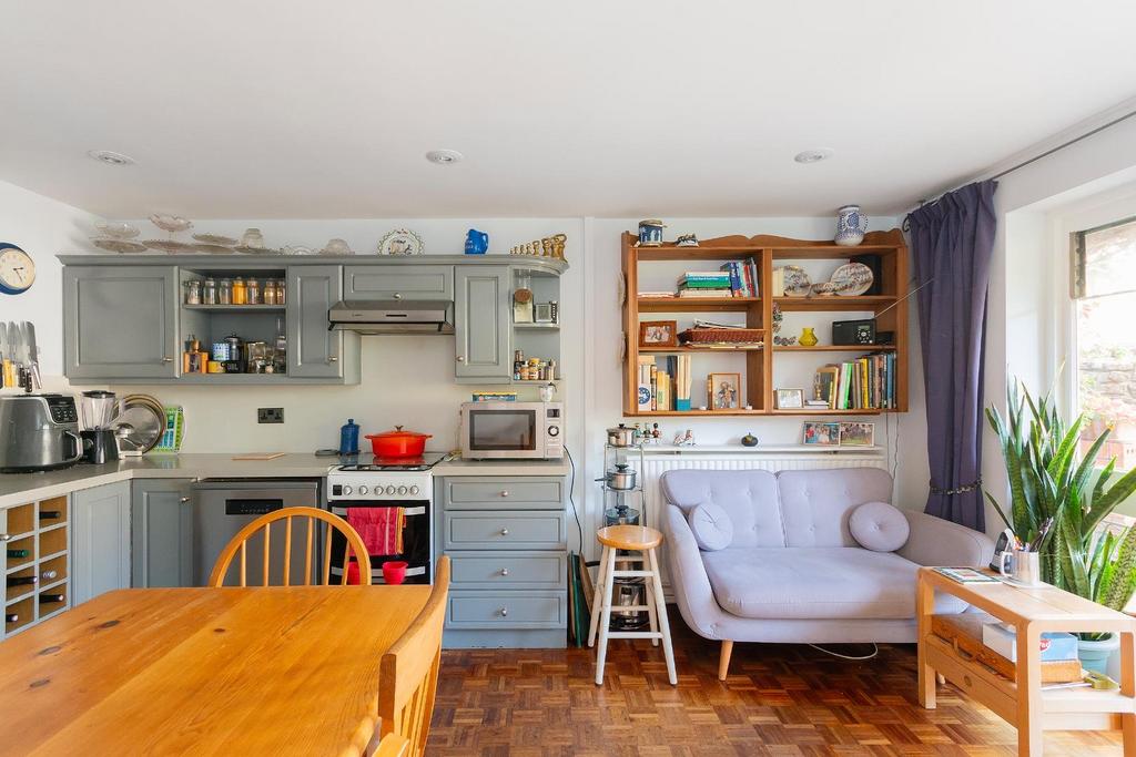 3 J9 WRCN - Kitchen Diner A.jpg