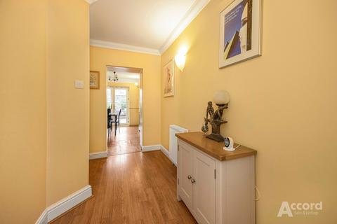 2 bedroom semi-detached house for sale, Birch Road, Romford, RM7